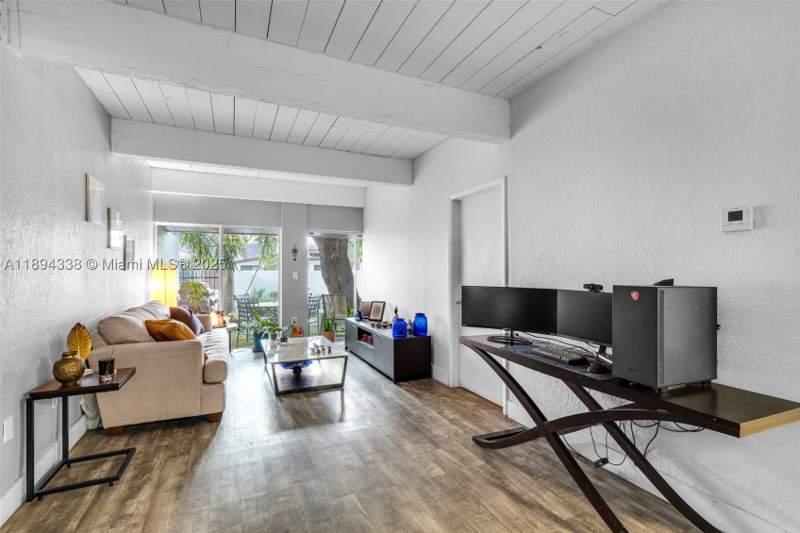 4 bedroom Condominium at 19440 NE 26th Ave 54B, Riverwood Sec 3, Miami — photo 5