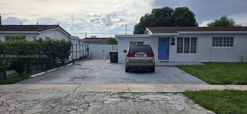 4 bedroom SingleFamilyResidence at 7160 W 10th Ave, Meadows Park, Hialeah — photo 3