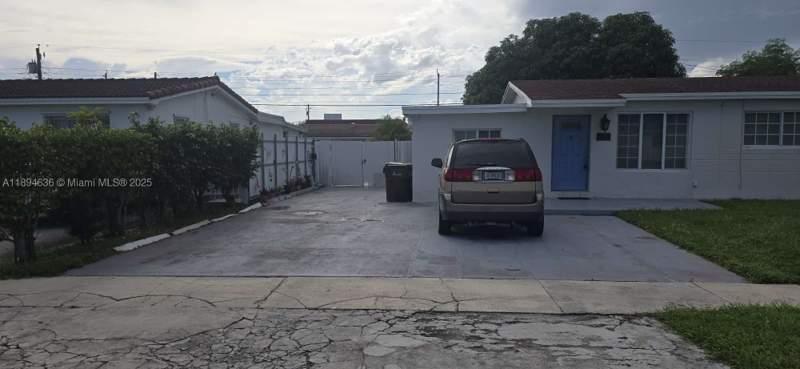 4 bedroom SingleFamilyResidence at 7160 W 10th Ave, Meadows Park, Hialeah — photo 4