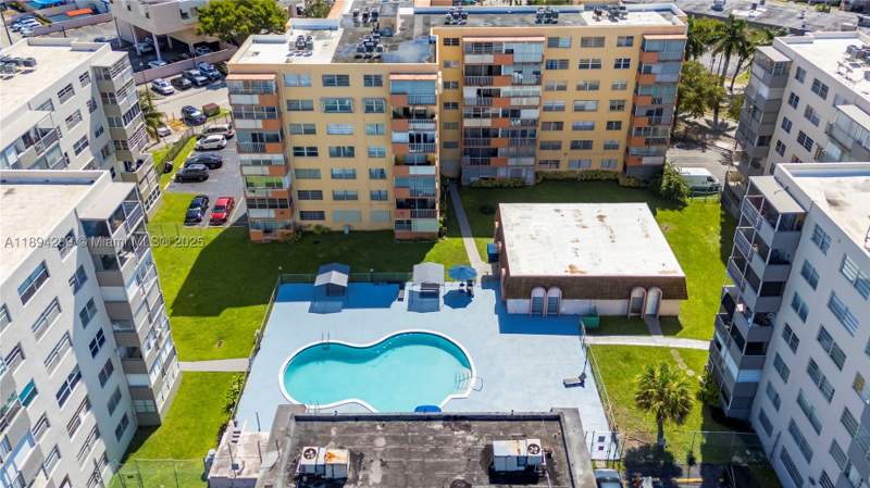 1 bedroom Condominium at 16400 NE 17th Ave 601, Three Seasons Condo Bldg, North Miami Beach — photo 3