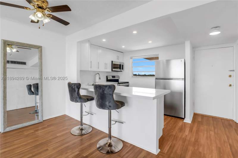 1 bedroom Condominium at 16400 NE 17th Ave 601, Three Seasons Condo Bldg, North Miami Beach — photo 4
