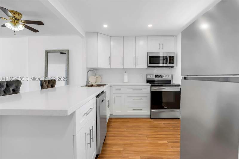 1 bedroom Condominium at 16400 NE 17th Ave 601, Three Seasons Condo Bldg, North Miami Beach — photo 5