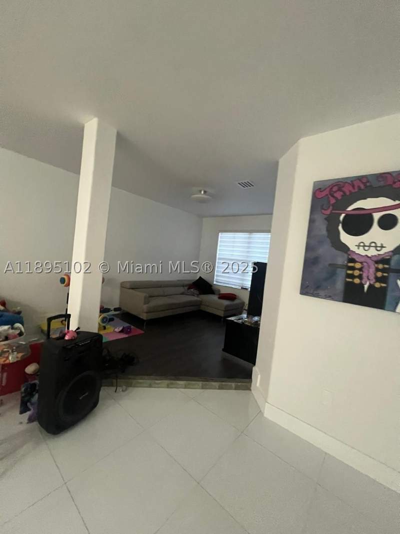 3 bedroom SingleFamilyResidence at 11281 NW 84th St, Islands At Doral Northwes, Doral — photo 5