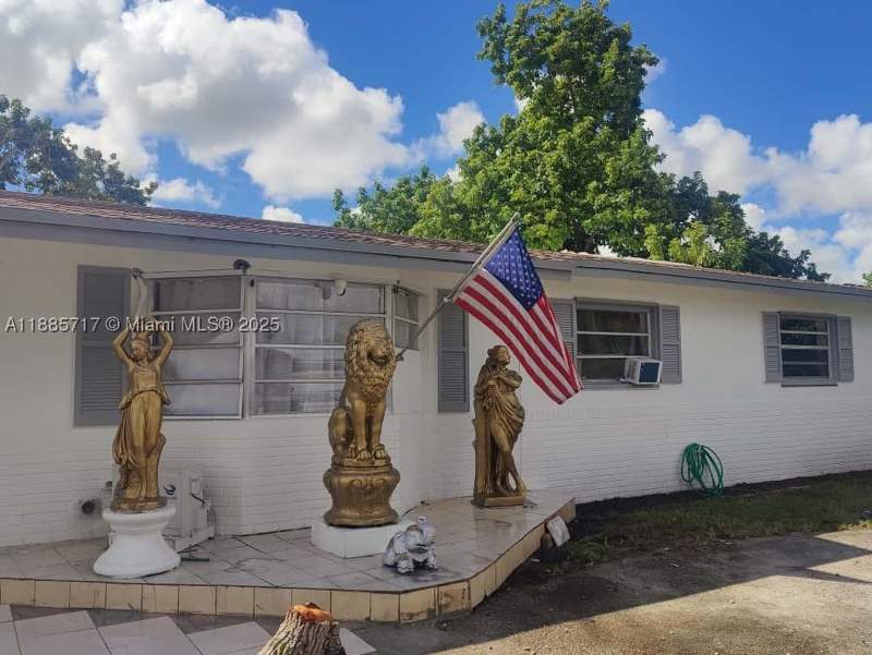 3 bedroom SingleFamilyResidence at 8300 SW 46th St, Lake Park Sec 2, Miami — photo 3