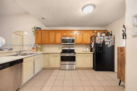 9730 SW 219th St, Cutler Bay FL - photo 8 of 25