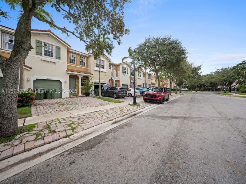 3 bedroom Townhouse at 2104 NE 3rd Ct, Portofino Villas West, Homestead — photo 4