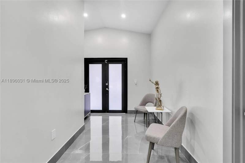 3 bedroom SingleFamilyResidence at 3118 W 71st Pl, Cannon Sub, Hialeah — photo 5