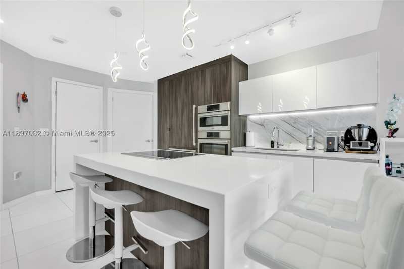 2 bedroom Condominium at 851 NE 1st Ave 806, Paramount Miami Worldcent, Miami — photo 1