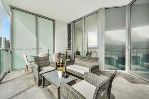 851 NE 1st Ave 806, Miami FL - photo 16 of 51