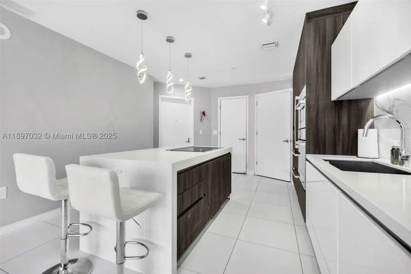 2 bedroom Condominium at 851 NE 1st Ave 806, Paramount Miami Worldcent, Miami — photo 3