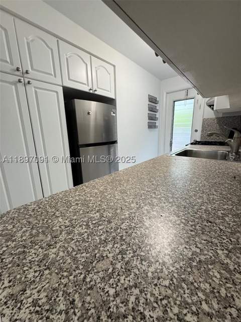 8040 Tatum Waterway Dr 3, Miami Beach FL - photo 8 of 29