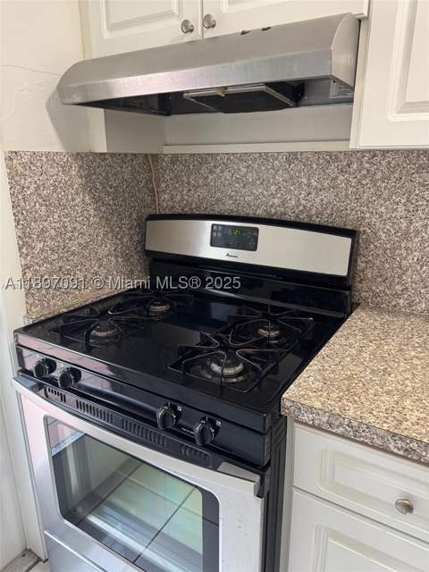 8040 Tatum Waterway Dr 3, Miami Beach FL - photo 9 of 29
