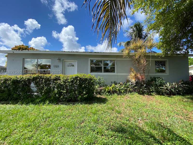 3 bedroom SingleFamilyResidence at 1121 NE 214th St, Ives Estates Sec 5, Miami — photo 1