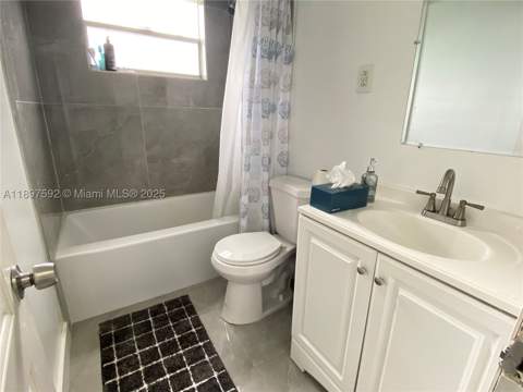 1121 NE 214th St, Miami FL - photo 10 of 14