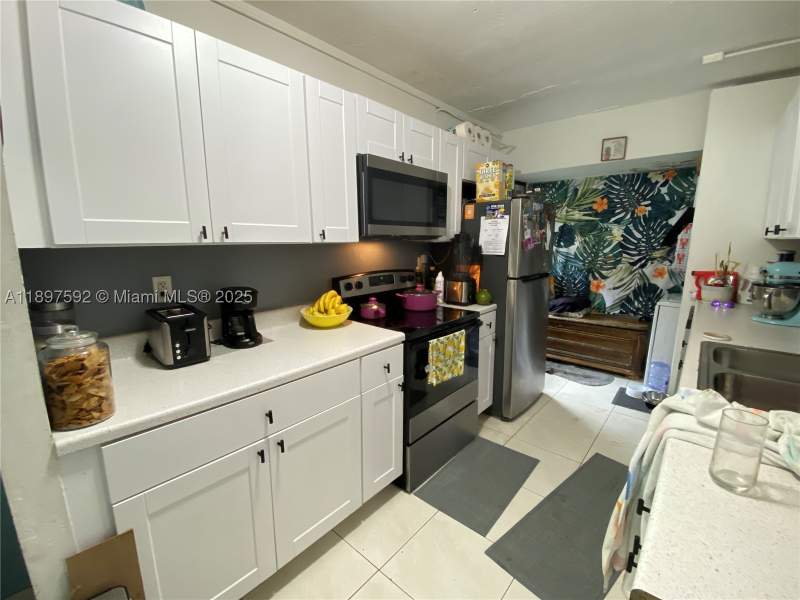3 bedroom SingleFamilyResidence at 1121 NE 214th St, Ives Estates Sec 5, Miami — photo 5