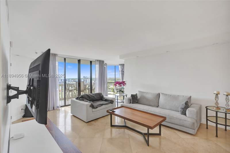 3 bedroom Condominium at 1000 E Island Blvd 1403, 1000 ISL BLVD WILLIAMS IS, Aventura — photo 2