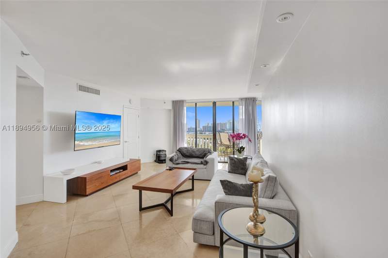 3 bedroom Condominium at 1000 E Island Blvd 1403, 1000 ISL BLVD WILLIAMS IS, Aventura — photo 3