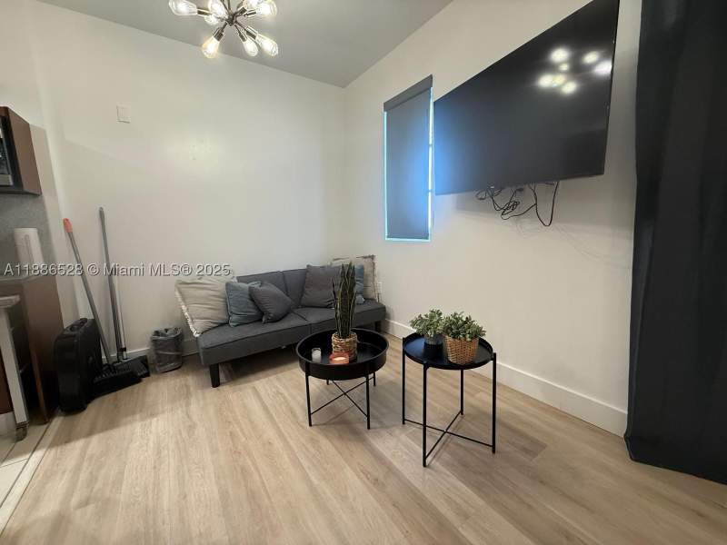 1 bedroom HotelMotel at 1036 Ocean Dr B303, The Strand On Ocean Drive, Miami Beach — photo 3