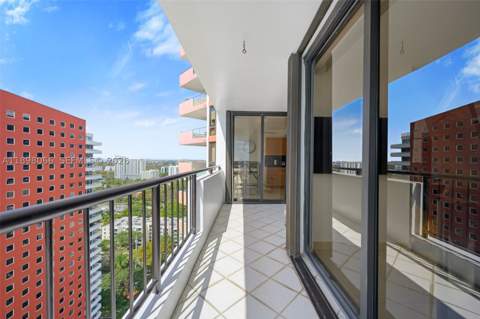 1581 Brickell Ave 2005, Miami FL - photo 11 of 38