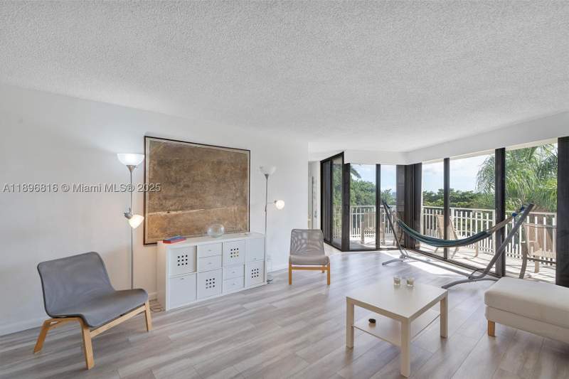 3 bedroom Condominium at 4000 Towerside Ter 402, The Towers Of Quayside Co, Miami — photo 4