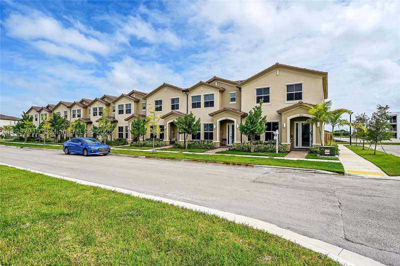 3 bedroom Townhouse at 14832 SW 265th St, Harmony Parc, Homestead — photo 3