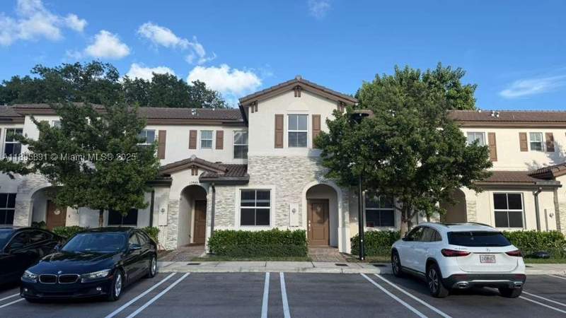 3 bedroom Townhouse at 12445 NW 23rd Ct, Golf Park Sec 1, Miami — photo 2
