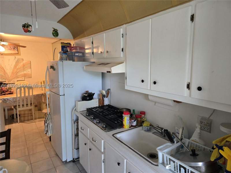 1 bedroom Condominium at 20310 NE 2nd Ave 15, Ro-Mont South Condo K, Miami Gardens — photo 2