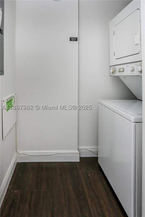 1050 Brickell Ave 414, Miami FL - photo 24 of 42