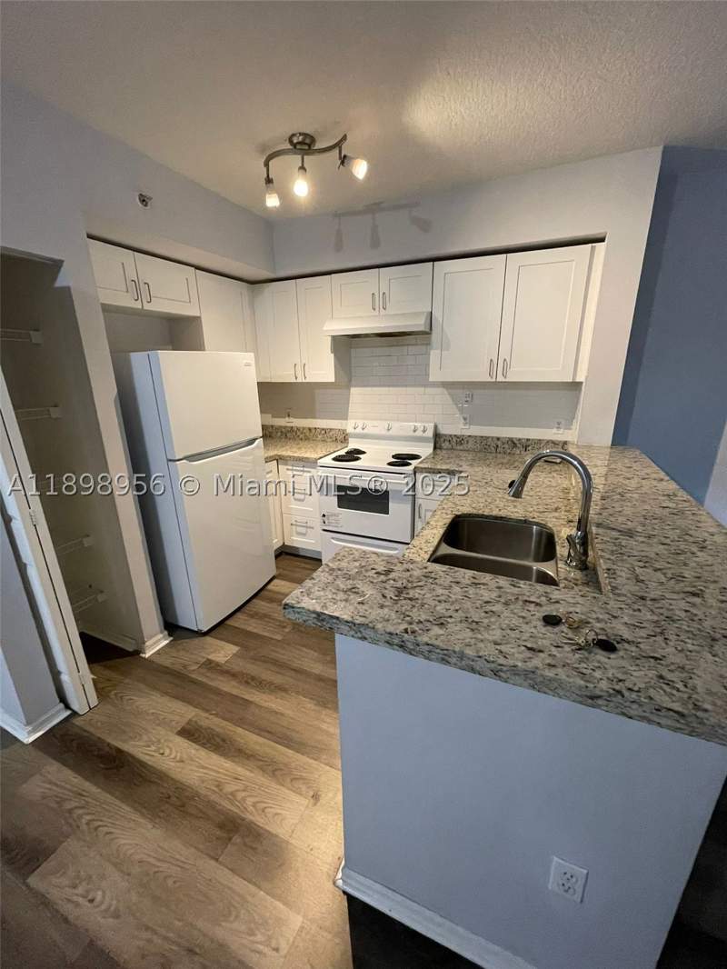 2 bedroom Condominium at 11040 SW 196th St 211, Paradise Pointe Condo, Cutler Bay — photo 2