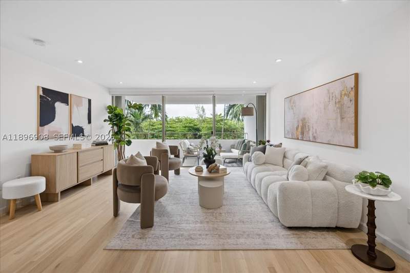 1 bedroom Condominium at 155 Ocean Lane Dr 302, Commodore Club West Condo, Key Biscayne — photo 3