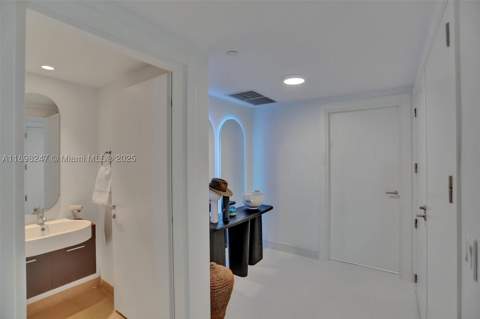 2627 S Bayshore Dr 506, Coconut Grove FL - photo 9 of 62