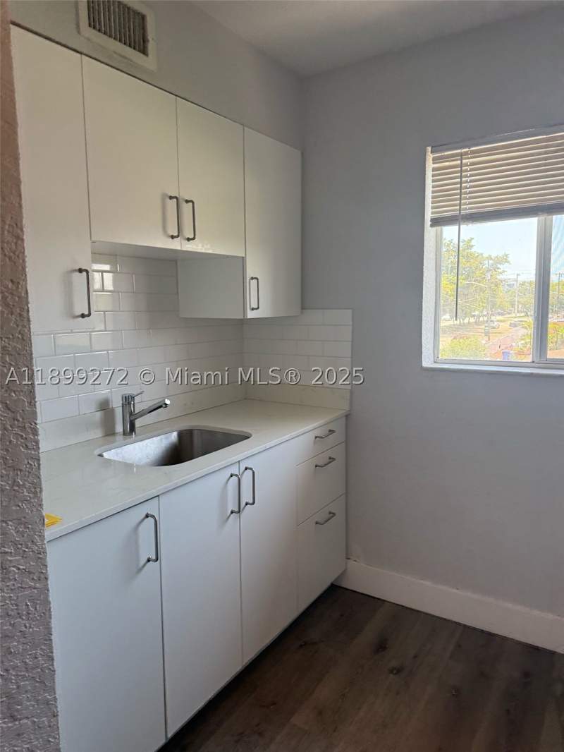 2 bedroom Condominium at 2330 NW 11th St 46, River Grand II Condo, Miami — photo 4