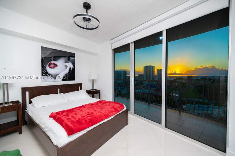 2 bedroom Condominium at 1750 N Bayshore Dr 2615, Opera Tower Condo, Miami — photo 4