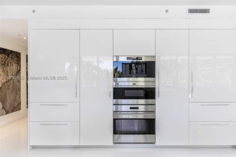 1 Collins Ave 207, Miami Beach FL - photo 20 of 44