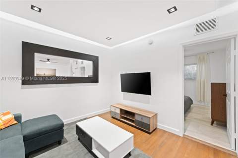 1515 West Ave 9, Miami Beach FL - photo 6 of 34