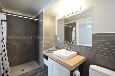 435 21st St 205, Miami Beach FL - photo 10 of 11