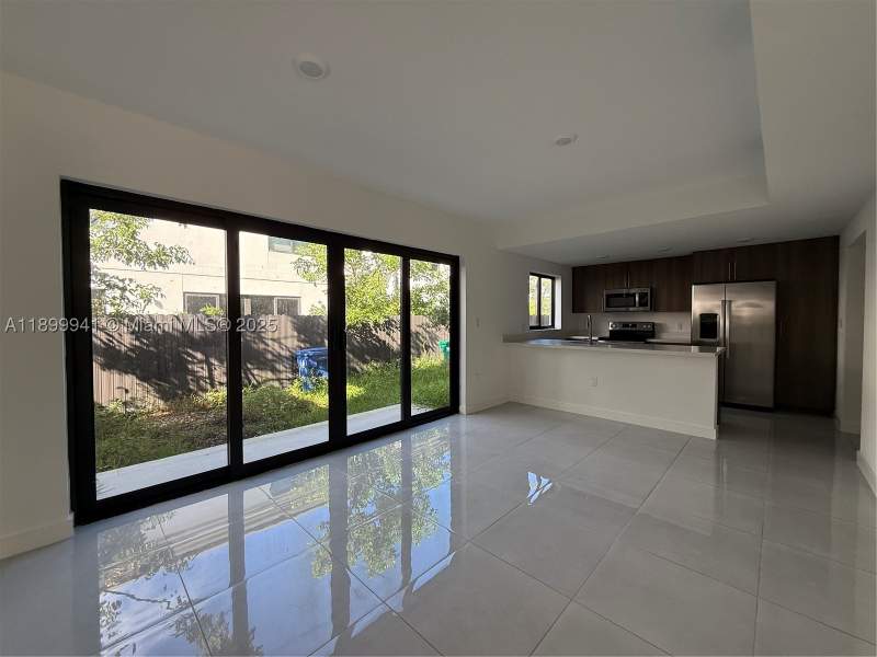 5 bedroom SingleFamilyResidence at 1159 NW 1st St, Aurora Subdivision, Florida City — photo 4