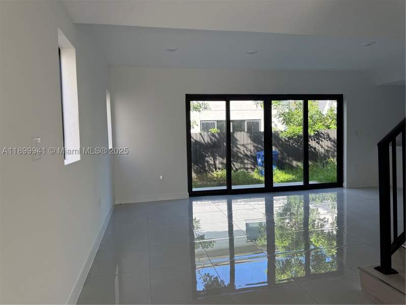 5 bedroom SingleFamilyResidence at 1159 NW 1st St, Aurora Subdivision, Florida City — photo 5