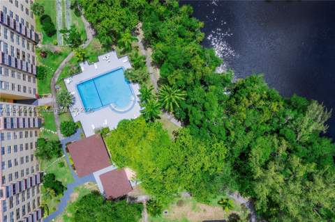 17890 W Dixie Hwy 606, North Miami Beach FL - photo 11 of 11