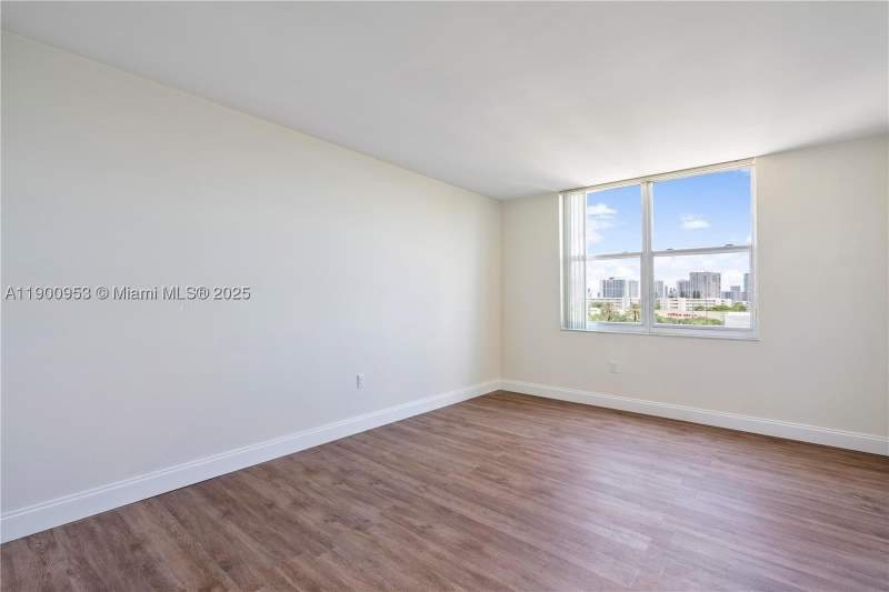 3 bedroom Condominium at 17890 W Dixie Hwy 606, Greynolds Park Club Condo, North Miami Beach — photo 5