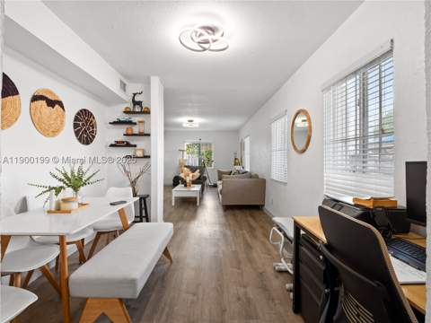 8401 NW 24th Pl, Miami FL - photo 11 of 33