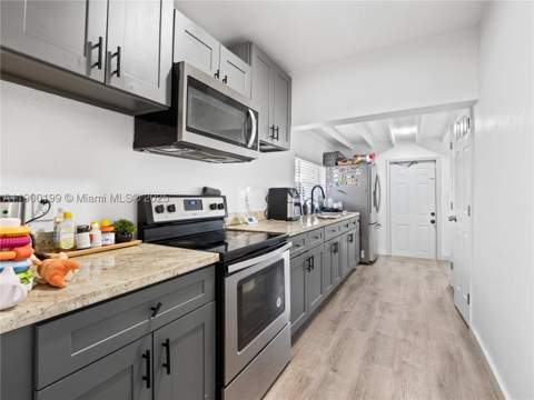 8401 NW 24th Pl, Miami FL - photo 14 of 33