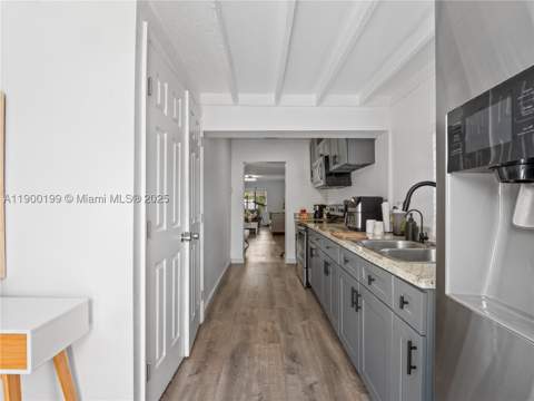 8401 NW 24th Pl, Miami FL - photo 15 of 33