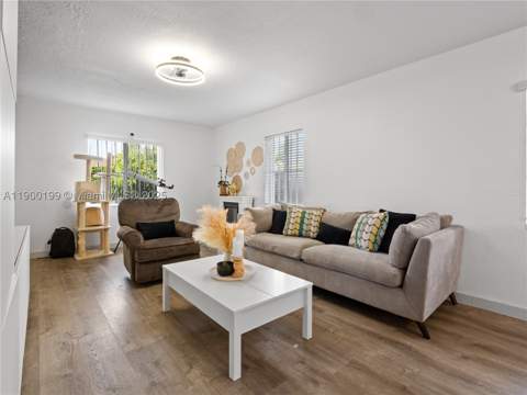8401 NW 24th Pl, Miami FL - photo 18 of 33