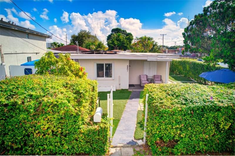3 bedroom SingleFamilyResidence at 8401 NW 24th Pl, Bertha Park, Miami — photo 2