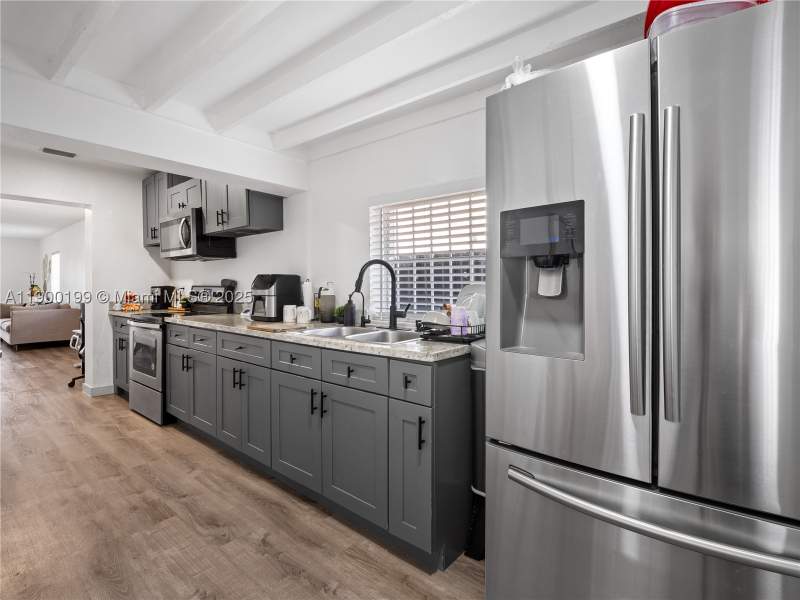 3 bedroom SingleFamilyResidence at 8401 NW 24th Pl, Bertha Park, Miami — photo 3