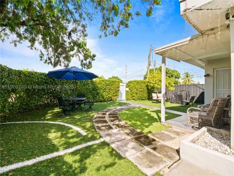 8401 NW 24th Pl, Miami FL - photo 7 of 33