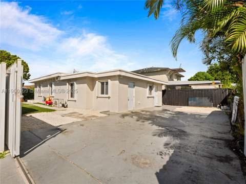 8401 NW 24th Pl, Miami FL - photo 9 of 33