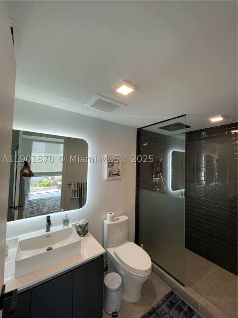 227 NE 2nd St 1606, Miami FL - photo 12 of 25