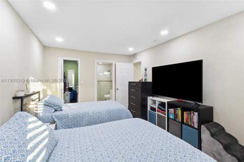 5665 W 20th Ave 212, Hialeah FL - photo 12 of 38